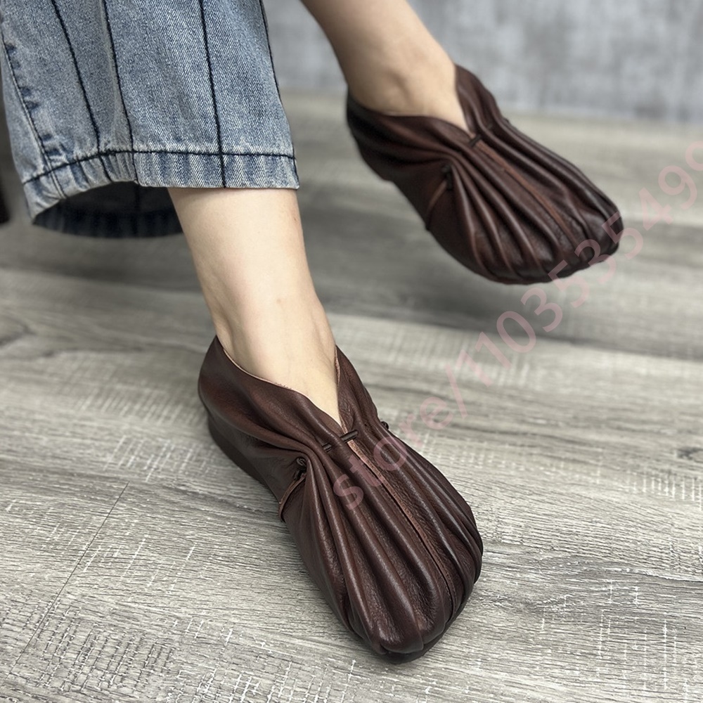 Mule Slip On - รองเท้าส้นแบนลำลองสำหรับผู้หญิง สไตล์เรโทร จีบพลีท นุ่มสบาย หัวกลม น้ำหนักเบา