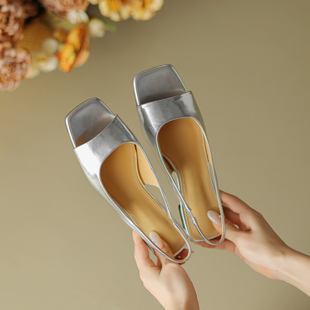 Mule Slip On - รองเท้าส้นเตี้ยแบบสวม ส้นเข็ม แต่งโลหะ พื้นรองเท้านุ่มสบาย เหมาะสำหรับใส่ในชีวิตประจำวัน งานแต่งงาน