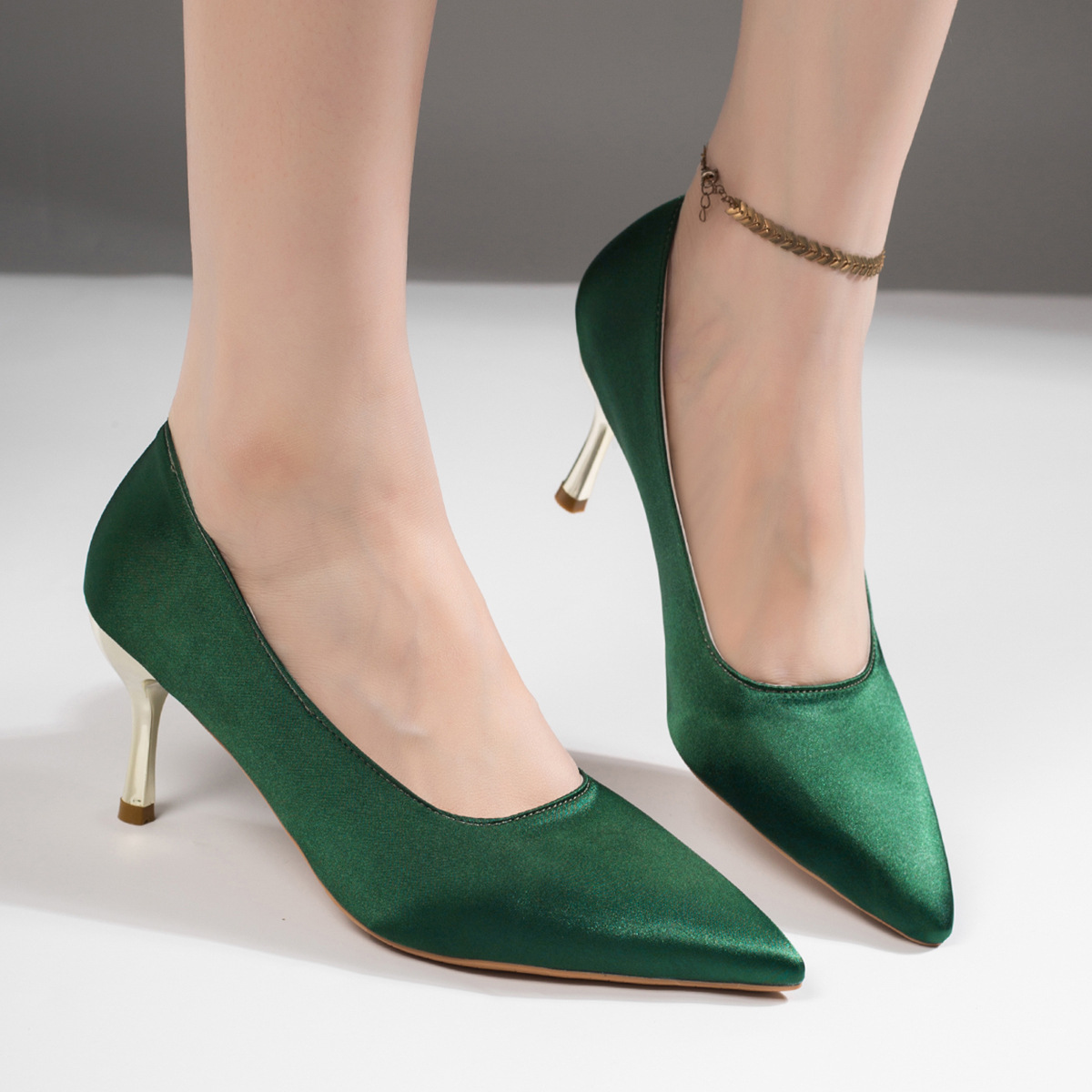 รองเท้าส้นสูงผ้าซาตินสีเขียวสำ - Court Heel Pointed บทวิจารณ์และราคา