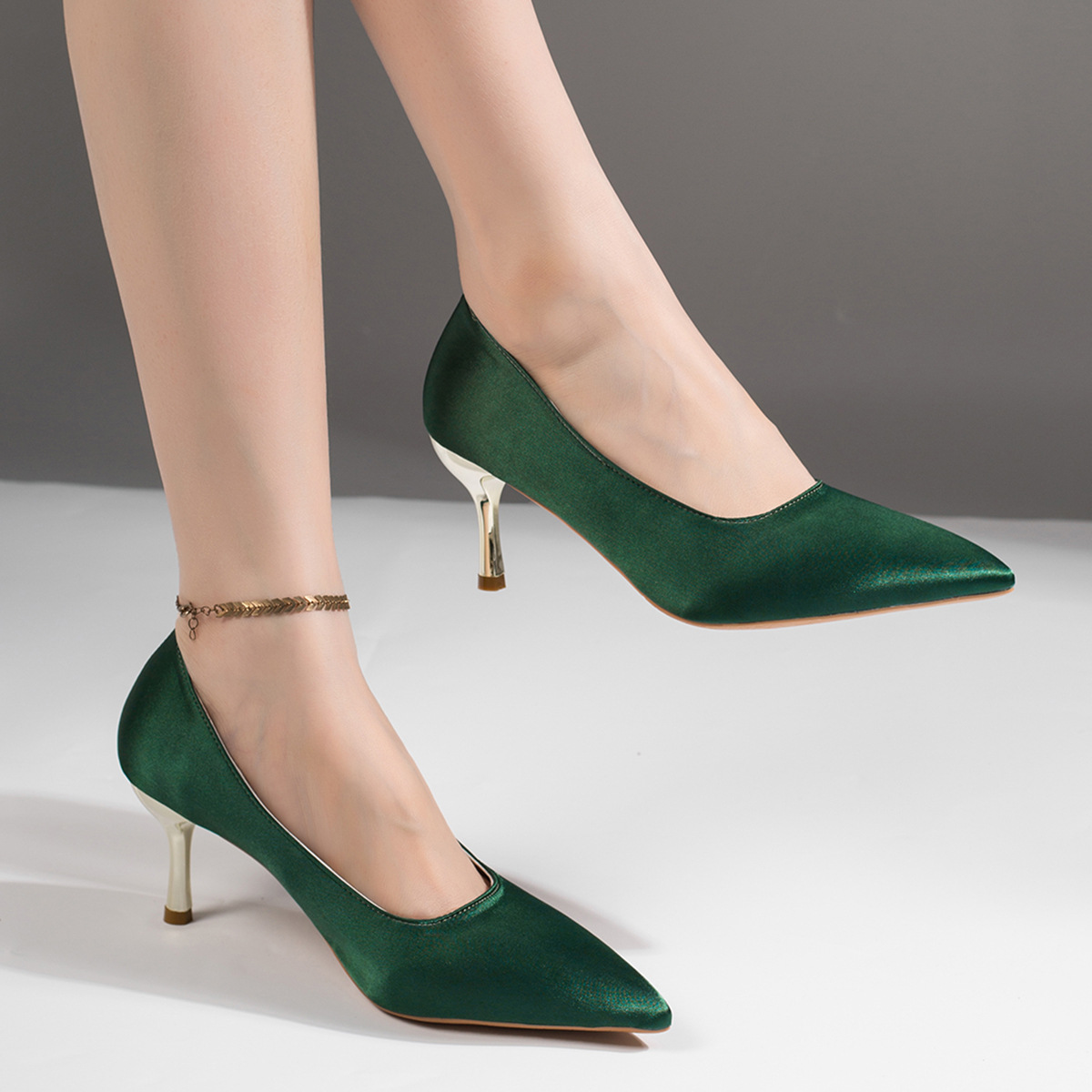 รองเท้าส้นสูงผ้าซาตินสีเขียวสำ - Court Heel Pointed บทวิจารณ์และราคา